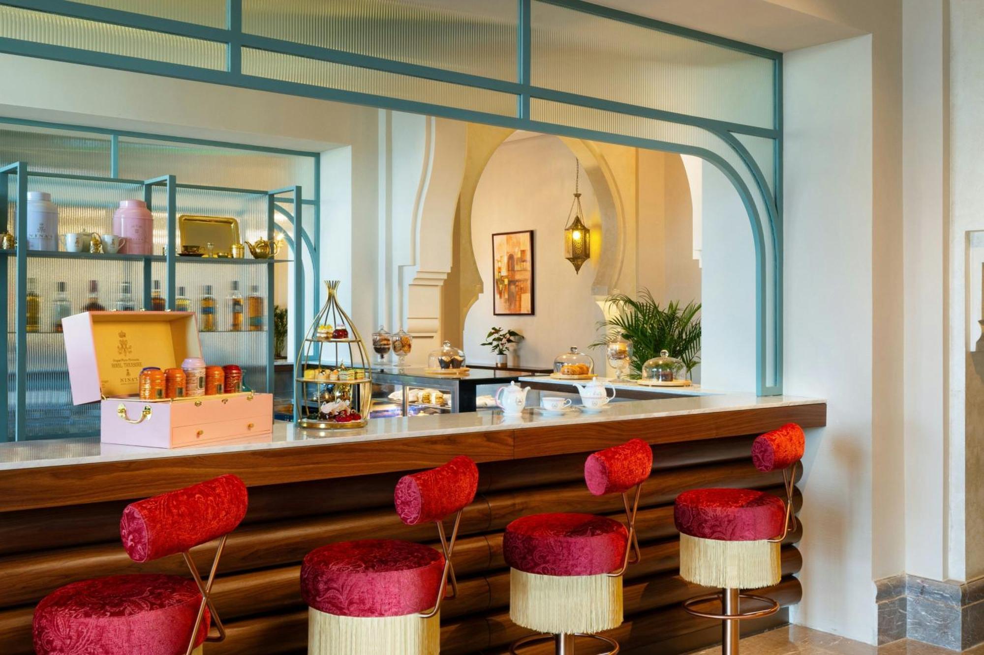 Ajman Saray, A Luxury Collection Resort, Ajmán Exterior foto The bar at the hotel