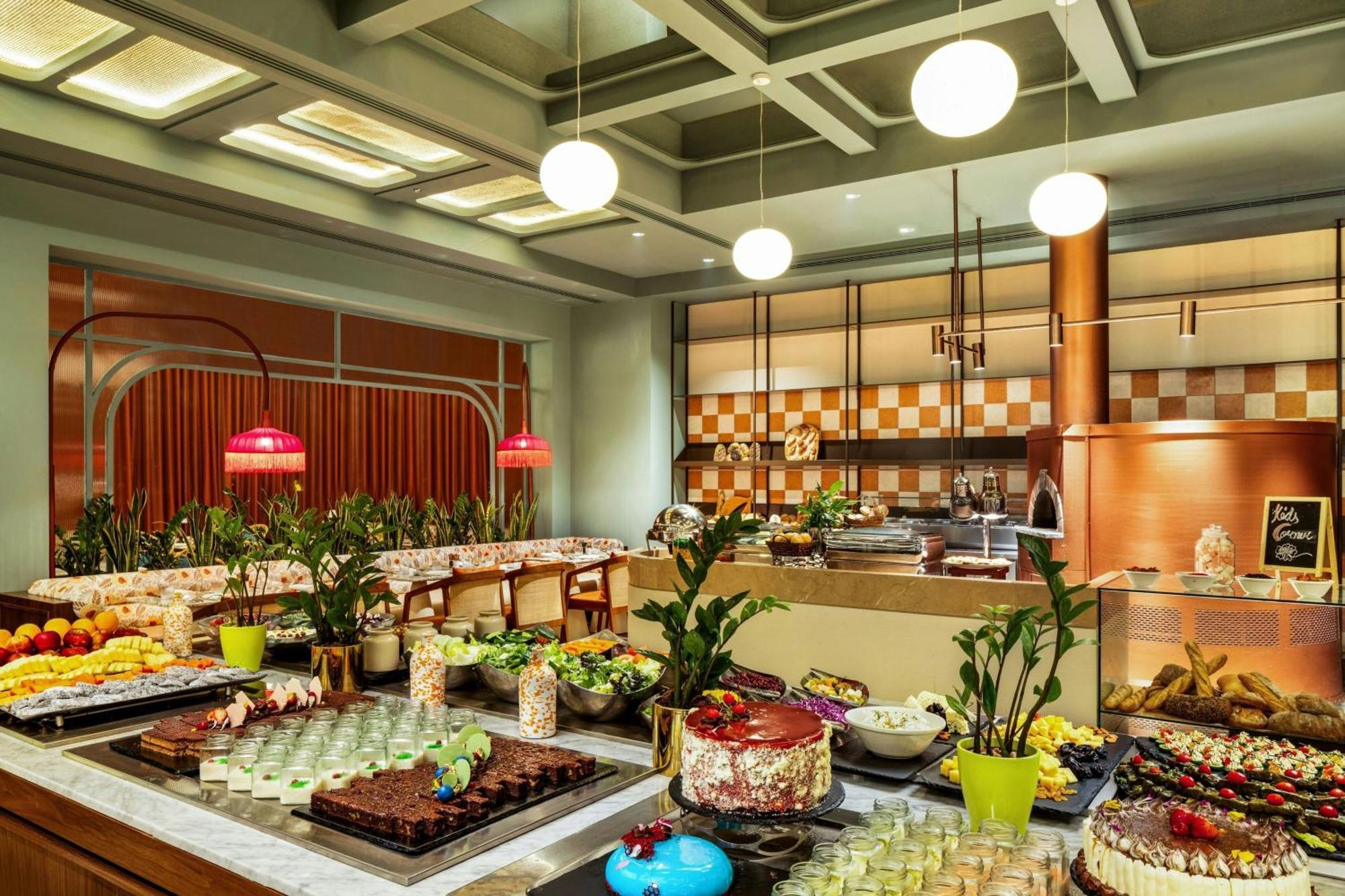 Ajman Saray, A Luxury Collection Resort, Ajmán Exterior foto The buffet at the hotel